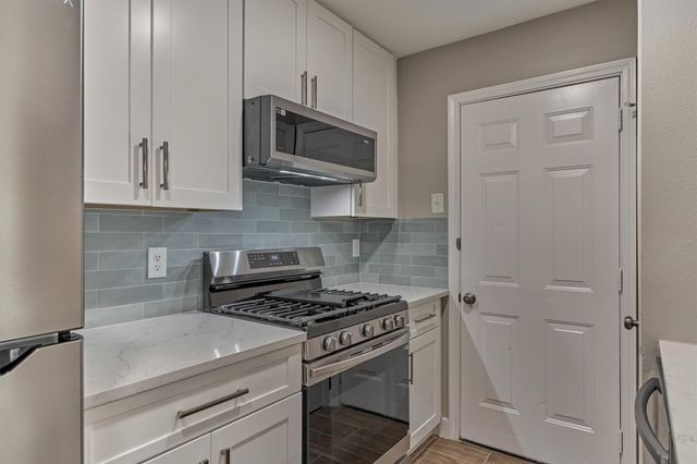88 W White Willow Circle, The Woodlands, TX 77381