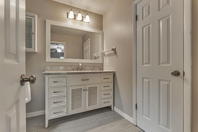 88 W White Willow Circle, The Woodlands, TX 77381