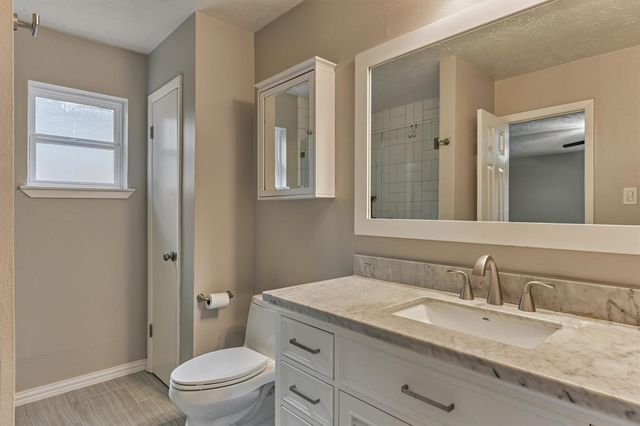 88 W White Willow Circle, The Woodlands, TX 77381