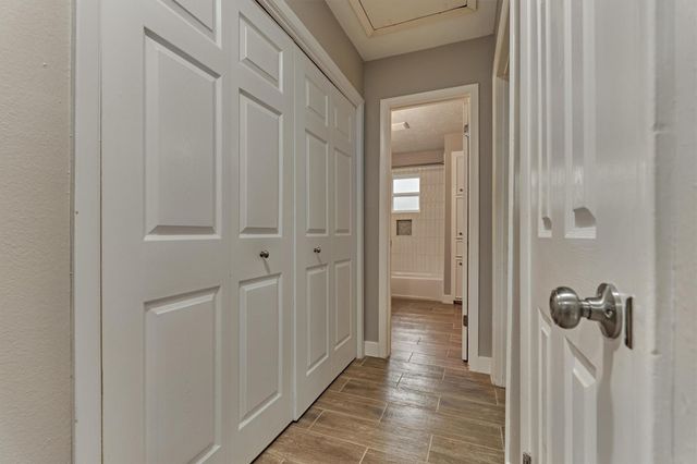 88 W White Willow Circle, The Woodlands, TX 77381
