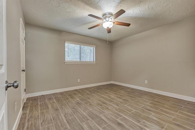 88 W White Willow Circle, The Woodlands, TX 77381