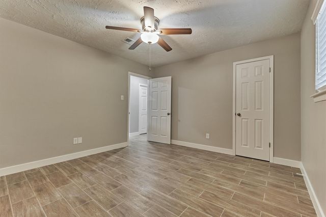 88 W White Willow Circle, The Woodlands, TX 77381