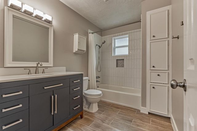 88 W White Willow Circle, The Woodlands, TX 77381
