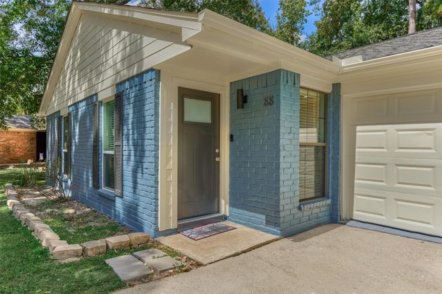 88 W White Willow Circle, The Woodlands, TX 77381