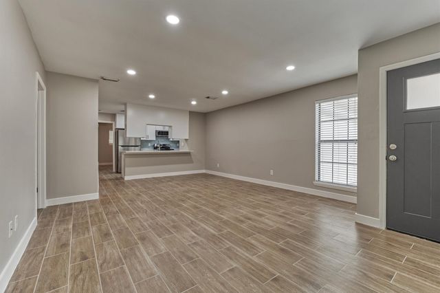 88 W White Willow Circle, The Woodlands, TX 77381