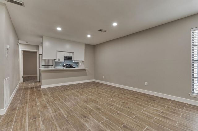 88 W White Willow Circle, The Woodlands, TX 77381