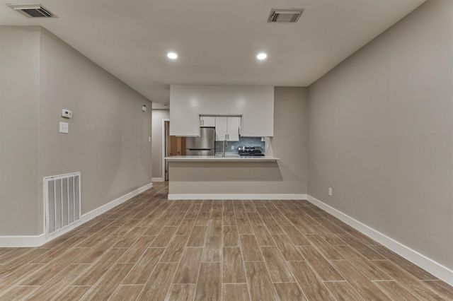 88 W White Willow Circle, The Woodlands, TX 77381