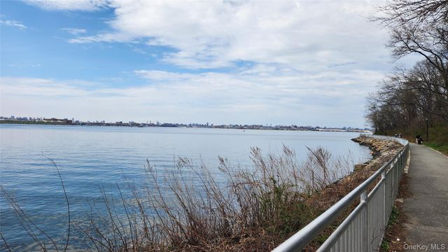 11508 Poppenhusen Avenue, College Point, NY 11356