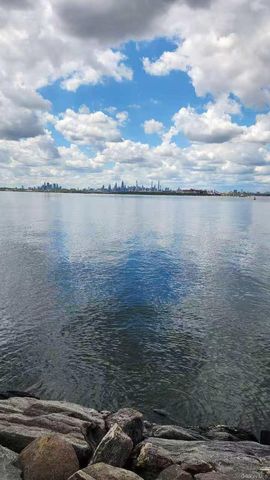 11508 Poppenhusen Avenue, College Point, NY 11356