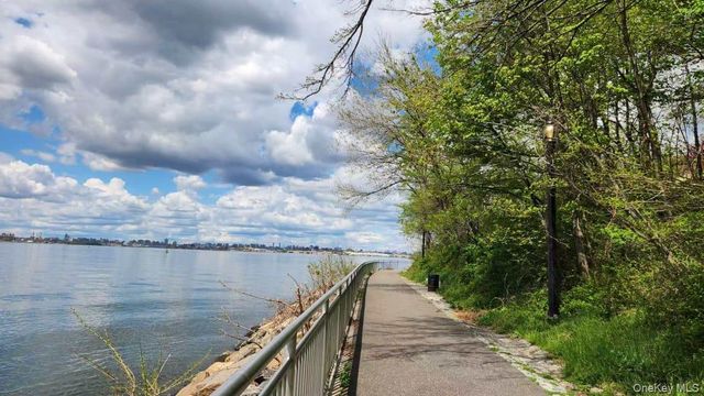 11508 Poppenhusen Avenue, College Point, NY 11356