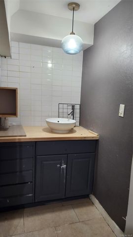 11508 Poppenhusen Avenue, College Point, NY 11356