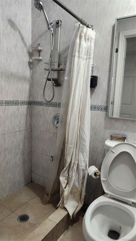 11508 Poppenhusen Avenue, College Point, NY 11356