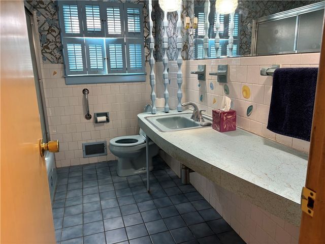 46 Lake Garden Drive, Cranston, RI 02920