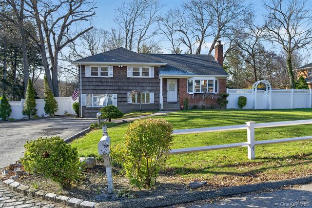 304 Maplewood Road, Huntington Station, NY 11746
