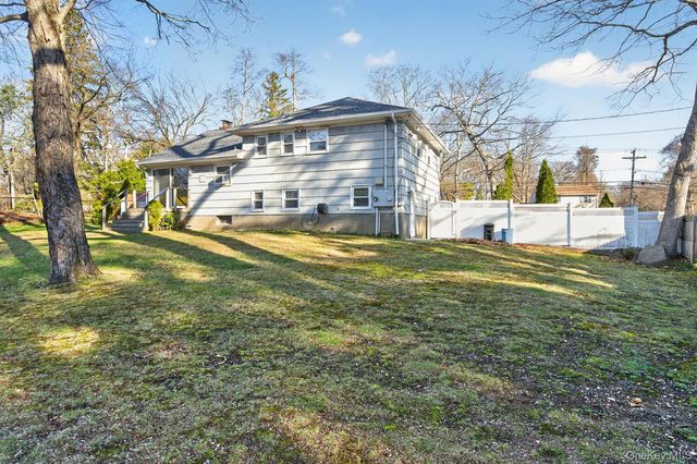 304 Maplewood Road, Huntington Station, NY 11746