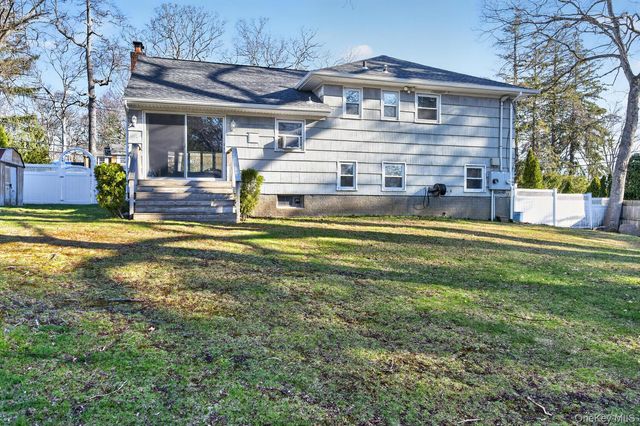 304 Maplewood Road, Huntington Station, NY 11746