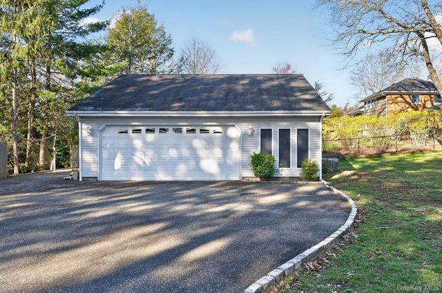 304 Maplewood Road, Huntington Station, NY 11746
