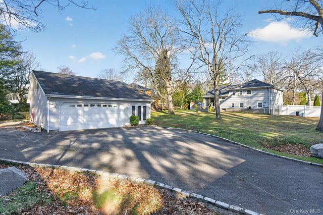304 Maplewood Road, Huntington Station, NY 11746