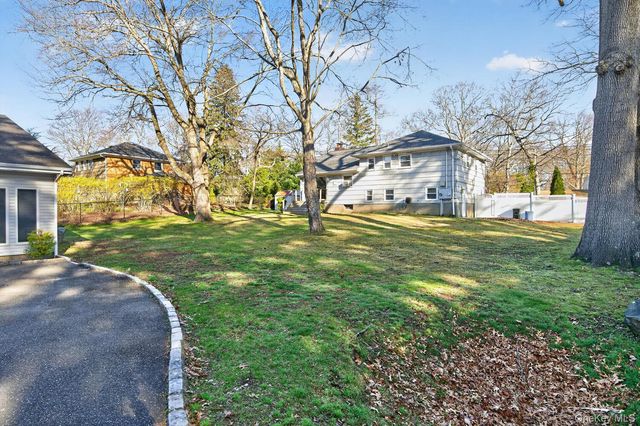 304 Maplewood Road, Huntington Station, NY 11746