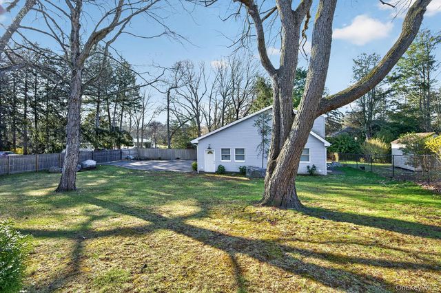 304 Maplewood Road, Huntington Station, NY 11746