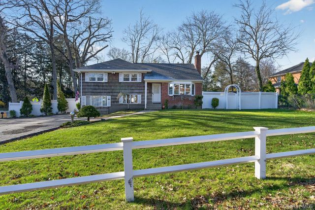 304 Maplewood Road, Huntington Station, NY 11746