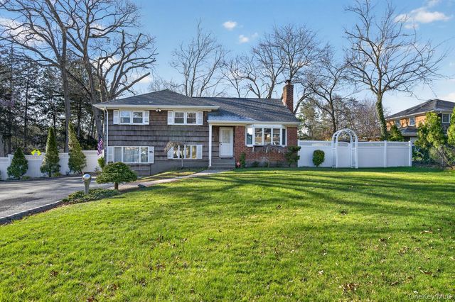 304 Maplewood Road, Huntington Station, NY 11746