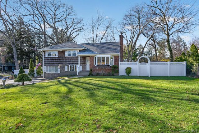 304 Maplewood Road, Huntington Station, NY 11746