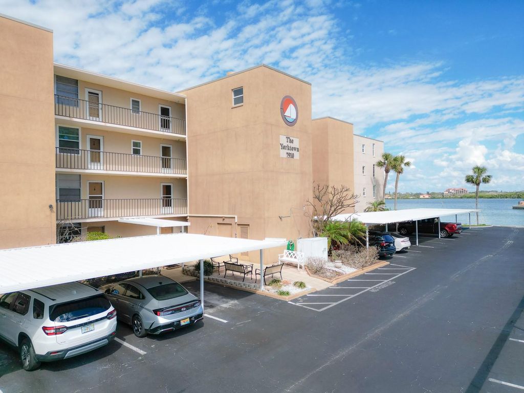 7910 SUN ISLAND DRIVE S 105, South Pasadena, FL 33707