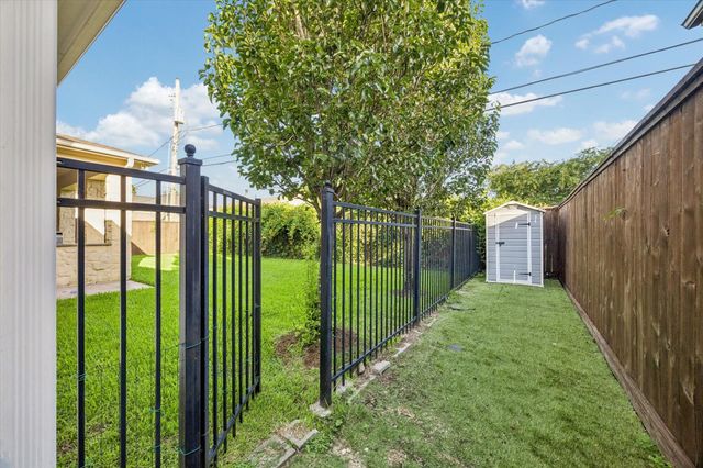 1333 Chantilly Lane, Houston, TX 77018