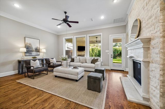 1333 Chantilly Lane, Houston, TX 77018