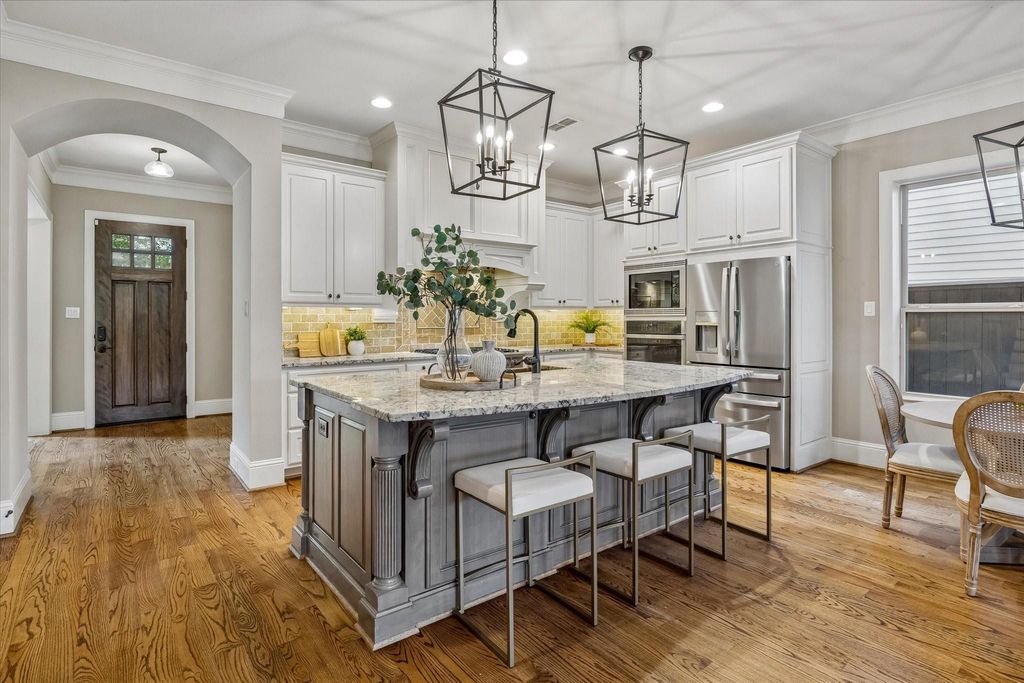 1333 Chantilly Lane, Houston, TX 77018