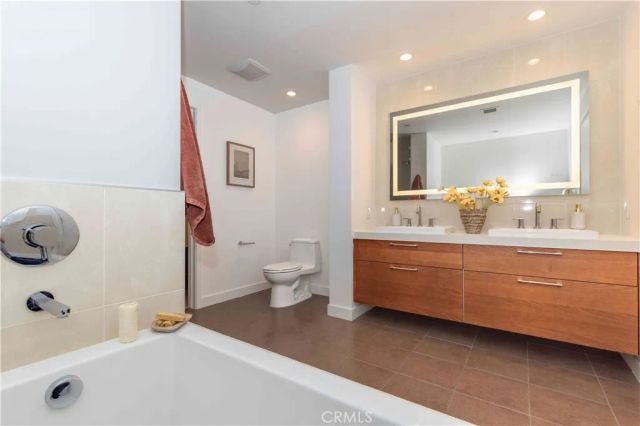 9 MacArthur Place 404, Santa Ana, CA 92707
