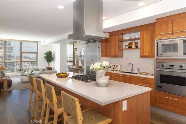 9 MacArthur Place 404, Santa Ana, CA 92707