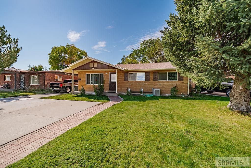 Image 1 of property listing at 216 Jefferson Street, Blackfoot, ID 83221
