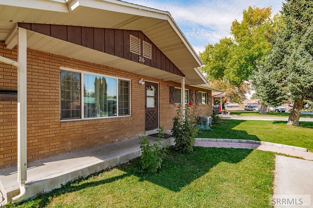 Image 2 of property listing at 216 Jefferson Street, Blackfoot, ID 83221