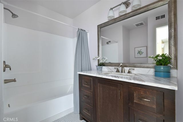 12830 Burbank 305, Valley Village, CA 91607