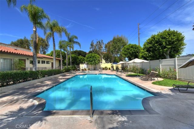 12830 Burbank 305, Valley Village, CA 91607