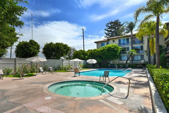 12830 Burbank 305, Valley Village, CA 91607