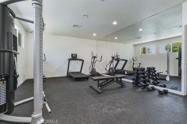 12830 Burbank 305, Valley Village, CA 91607