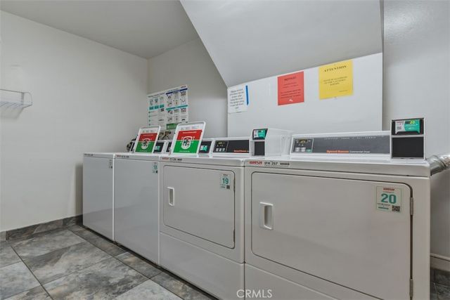 12830 Burbank 305, Valley Village, CA 91607