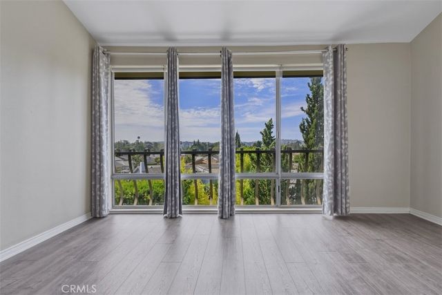 12830 Burbank 305, Valley Village, CA 91607