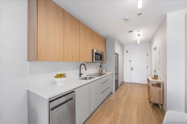 8 Chester Avenue 216, White Plains, NY 10601