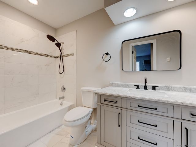 136 Pembroke Road 9-78, Danbury, CT 06811