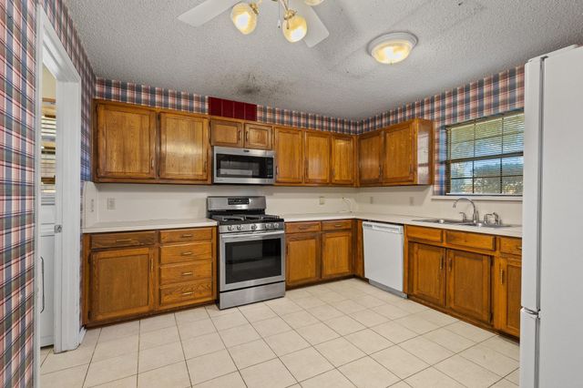 1534 Gunnison Trail, Lewisville, TX 75077