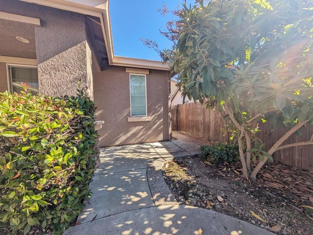 135 Gold Dust Dr, Valley Springs, CA 95252