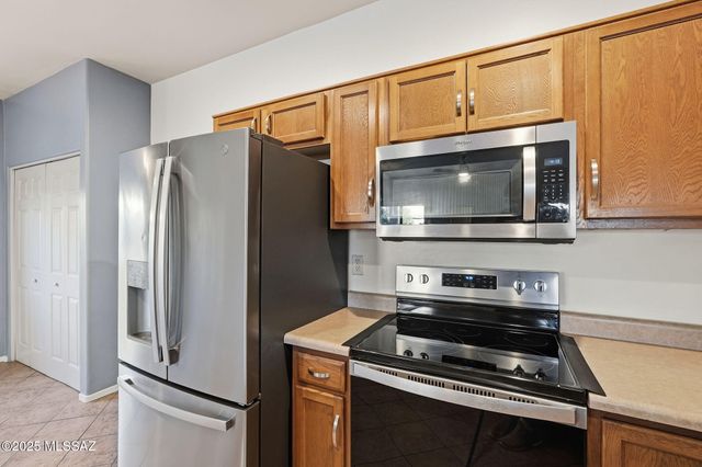 37 E Calle Trona, Green Valley, AZ 85614