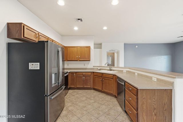 37 E Calle Trona, Green Valley, AZ 85614