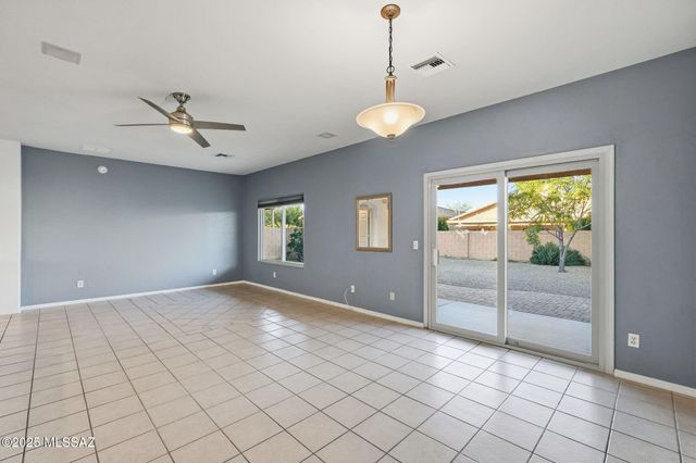 37 E Calle Trona, Green Valley, AZ 85614