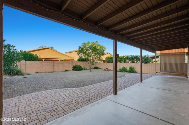 37 E Calle Trona, Green Valley, AZ 85614