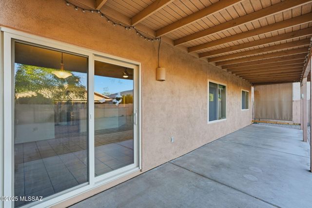 37 E Calle Trona, Green Valley, AZ 85614